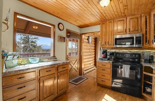 Spring Valley Cabin | Family friendly, Hot tub, GAME ROOM, Pikes Peak Views
