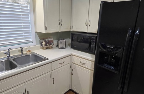 Pansey House | “Family & Pet Friendly, Near Hwy 231, Medical Professionals welcome ”
