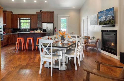 Heber House | Family Retreat/Reunions: HotTub & Sauna, Views, Games, Pets, Traeger & Weber