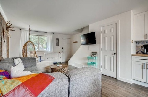 Arvada Plaza Area House | Family Townhome Near Mountains & Olde Town Arvadan