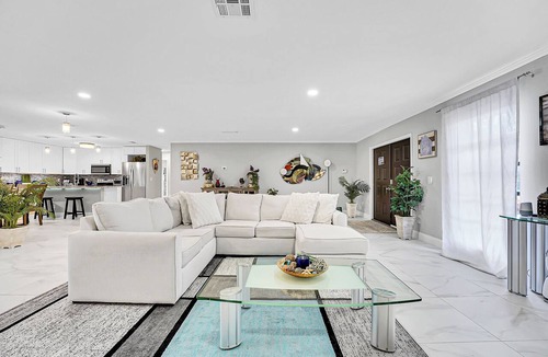 Wellington House | Fantastic single family-home conveniently located near everything!
