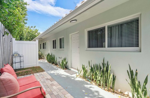 Santa Barbara Estates Apartment | Fantastic Studio Efficency in beautiful Pompano Beach Pointe!
