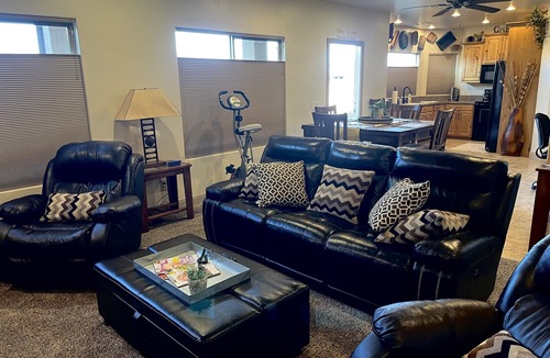 Washington House | FANTASTIC UNOBSTRUCTED VIEW OF PINE MTN & QUIET GET-AWAY FOR MATURE COUPLES.