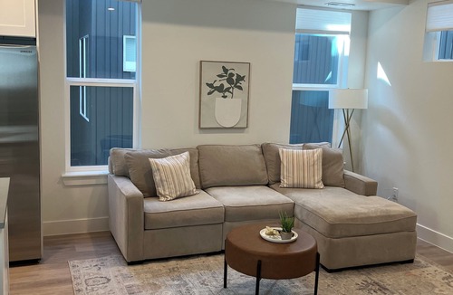 University Hills House | Feel at home- proximity to DTC, hospitals, DU and Downtown