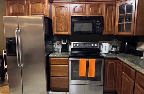 Highland Garden Apartment | FIFA ready Awesome 2-bedroom corporate apartment with AC in Hollywood Gated WiFi