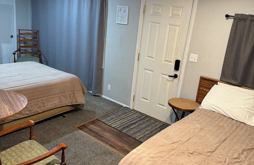 Downs Hotel | Fins and Feathers Lodge