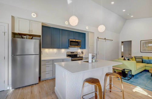 Grand Lake Cabin | Fireplace & Deck: Modern Cabin in Grand Lake!