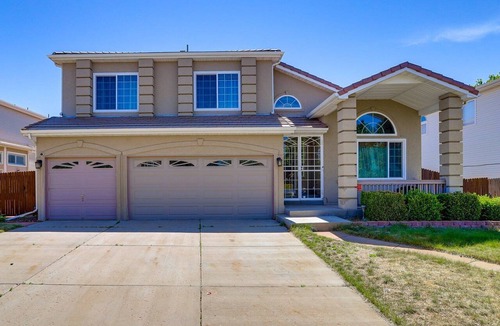 Green Valley Ranch House | For BIG family or group. 6Bedroom luxury house.HOT TUB, pool table, tennis T