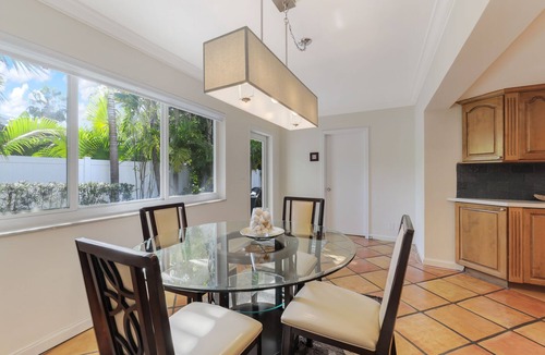 East Fort Lauderdale House | Fort Lauderdale 2b/2ba villa w POOL 4min from the BEACH! Kid-FRIENDLY GATED POOL
