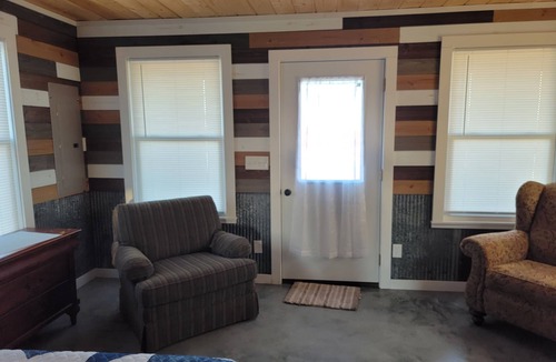 Kidder Cabin | Foxy's Den cozy grain bin cabin with WiFi & AC in serene Kidder. Quiet & serene.