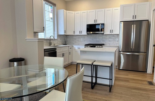 Southridge House | Freshly Remodeled 3 bed 3 bath 2 car garage in Highlands Ranch, 30 day minimum.