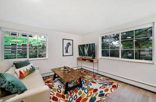 Englewood Apartment | Fully Stocked & Renovated 1/1