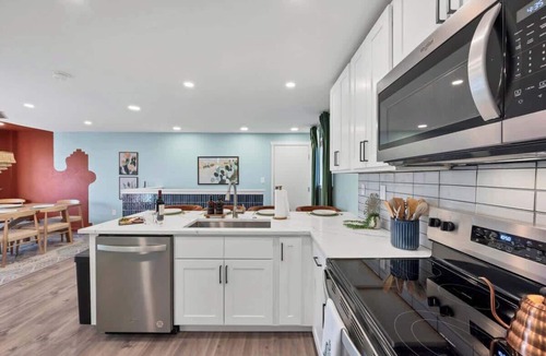 Dupont House | Game Room, Cinema & Fire Pit Backyard