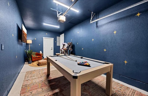 Dupont House | Game Room, Cinema & Fire Pit Backyard