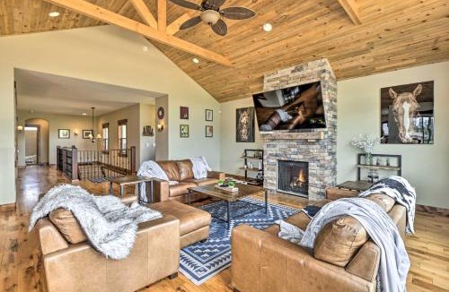 Grand Lake House | Game Room & Hot Tub: Luxe Grand Lake Retreat!