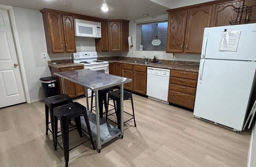 Orem House | Garden Estate at the base of the Mountains, sleeps 16, near BYU