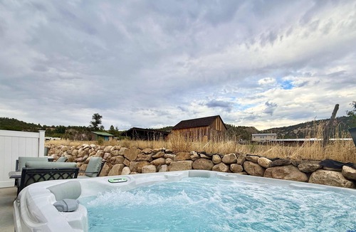 Glendale House | Glendale Townhome | Hot Tub Near Zion & Bryce