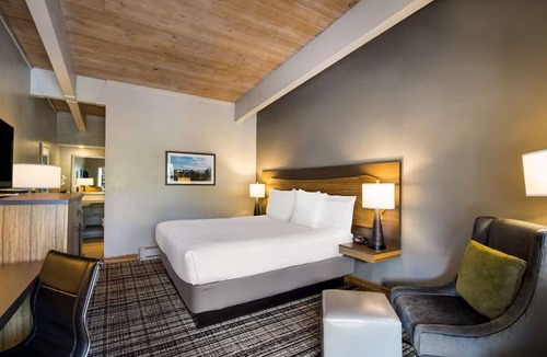 Glenwood Springs Hotel | Glenwood Retreat w/Spa, Pool & Hot Tub | Near Hiking Trails | Free Breakfast