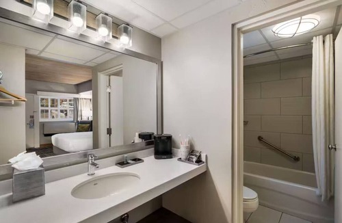 Glenwood Springs Hotel | Glenwood Retreat w/Spa, Pool & Hot Tub | Near Hiking Trails | Free Breakfast
