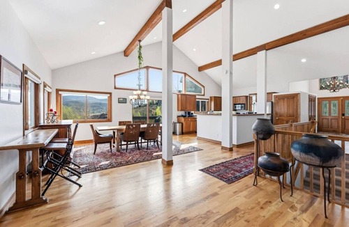 Edwards House | Gold Dust Getaway | Hot tub | Near Ski Resorts