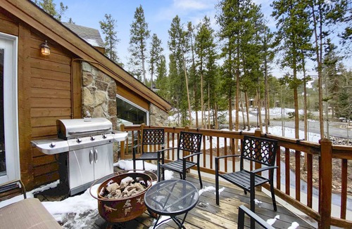 Warrior's Mark West House | Gold King Chalet 3 Bedroom Townhouse by RedAwning