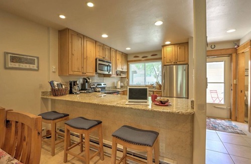 Carbondale Condo | Golf Course Condo w/Fireplace & 2 Fishing Badges!