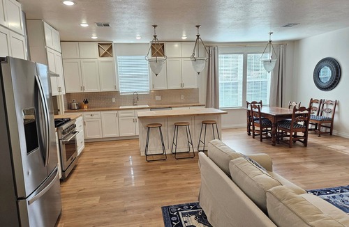 New Harmony Apartment | Gorgeous 2-bedroom apartment in New Harmony