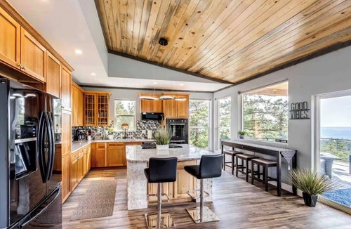 Sedalia House | Gorgeous 4-bedroom house in Sedalia perfect for your getaway