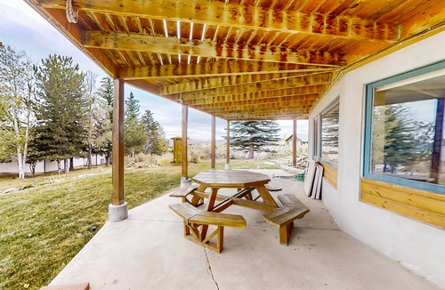 Sweetwater House | Gorgeous mountainside home w/lake-view, fireplace, washer/dryer, & dog-friendly
