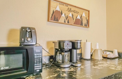 Estes Park Hotel | Gorgeous River Motel with Views - NR200