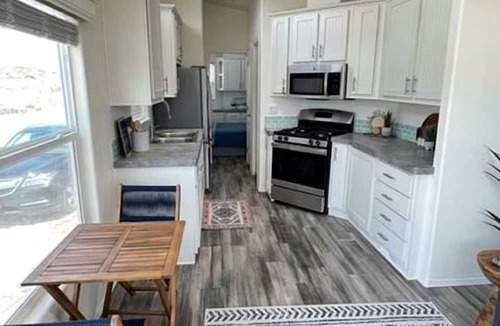 Levan Cabin | Gorgeous Tiny House on Yuba Lake for a Unforgettable Glamping Getaway in Utah