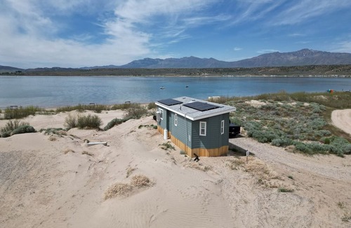 Levan Cabin | Gorgeous Tiny House on Yuba Lake for a Unforgettable Glamping Getaway in Utah