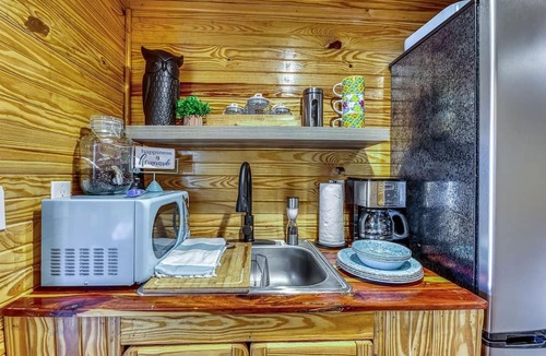 Rogersville Cabin | Gorgeous Tiny House with Indoor and Outdoor Lounging Space in Alabama