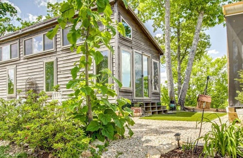 Rogersville Cabin | Gorgeous Tiny House with Indoor and Outdoor Lounging Space in Alabama