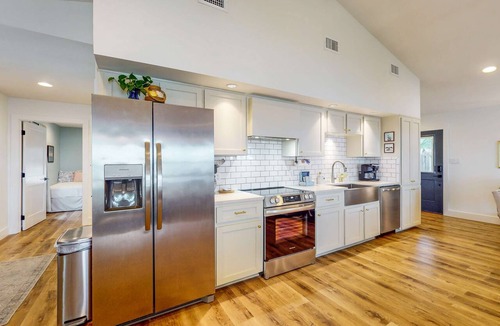 Ocean City House | Gorgeous waterfront coastal cottage with dock, Wifi, & private washer&dryer