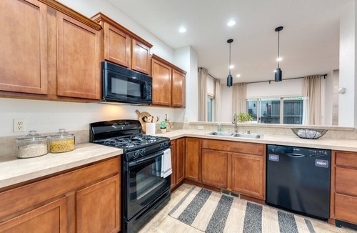 Hazel Dell House | Gorgeously Designed Entire Home!