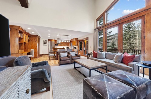 Vail House | Grand Hyatt|Spacious Residence nestled in Cascade Village offers a quick and convenient shuttle ride to Grand Hyatt resort or Chair 20