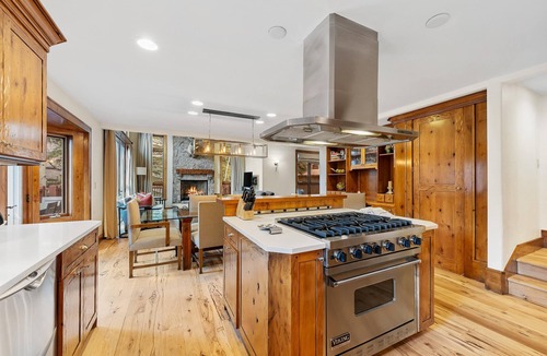 Vail House | Grand Hyatt|Spacious Residence nestled in Cascade Village offers a quick and convenient shuttle ride to Grand Hyatt resort or Chair 20