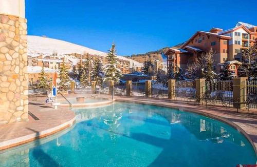Mount Crested Butte Condo | Grand Lodge 322 — Studio Sleeps 4 | Walk to Lifts, Bus Stop, Pool & Hot Tub