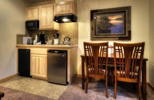 Four O'Clock Condo | Grand Timber Lodge Studio Unit Sunday Check-In