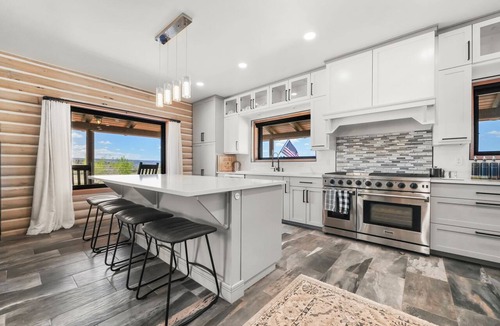 Mesa County Cabin | Great Divide Lodge - Luxury Colorado Country Retreat Near Grand Junction