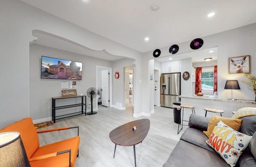 Washington Park West House | groovy apartment in the heart of the city
