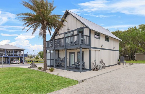 Indian Pass House | ☀️Ground Floor with Beach Views-Short Walk to Beach-Sugar Sand Cottage B☀️
