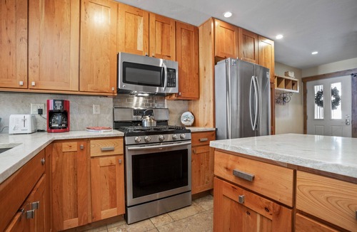 Steamboat Springs Condo | Ground Level Unit - W/D, Heated Pool, Hot Tub - Walk to Slopes