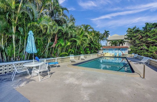 Delray Beach Condo | Grove 1 Bdrm/Bath Condo. 1 Blk walk Ocean & Dwtn Delray w/Pool, Parking & WiFi