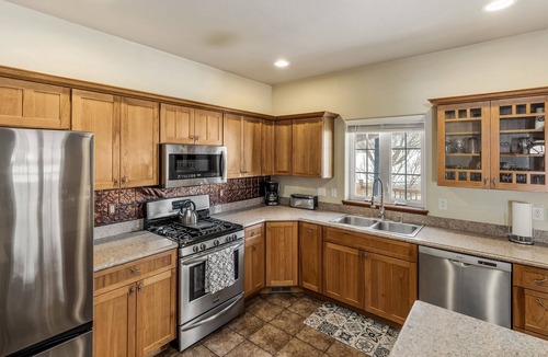 Gypsum House | Gypsum Summer Retreat – 3BR Home Near Trails & Golf