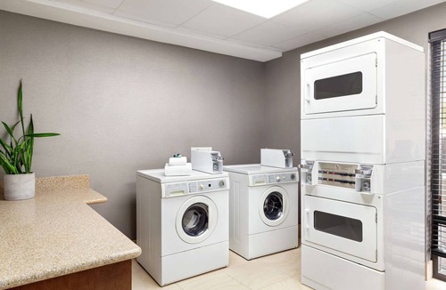Paris Hotel | Hampton Inn Paris