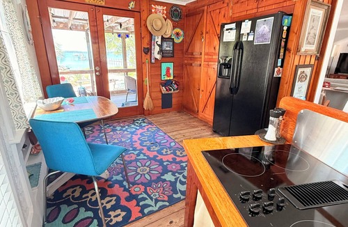 Alligator Point House | Happy Shack BEACH & BAY! Kayak, paddle boards, tiki hut, firepit, grille, wifi