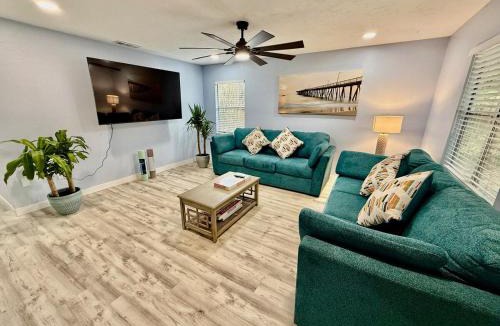Gainesville Villa | Heart of GNV with King beds