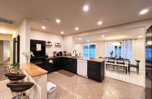 New Port Richey House | Heated Pool 5BR Family Oasis with BBQ, Sleeps 10